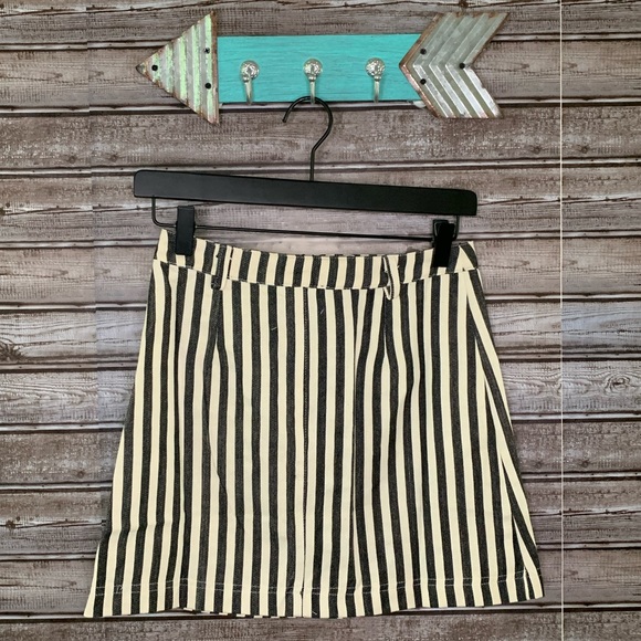 Striped Button-Down Mini Skirt - Picture 6 of 7